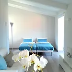 לינה וארוחת בוקר Unique סורנטו